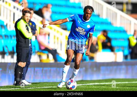 Peterborough, Großbritannien. 8. Okt 2022. Ricky Jade Jones (17 Peterborough United) während des Spiels der Sky Bet League 1 zwischen Peterborough und Burton Albion in London Road, Peterborough, am Samstag, 8.. Oktober 2022. (Kredit: Kevin Hodgson | MI News) Kredit: MI Nachrichten & Sport /Alamy Live News Stockfoto