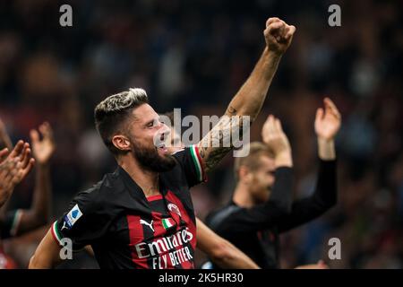 Mailand, Italien. 08. Oktober 2022. Olivier Giroud vom AC Mailand feiert am Ende der Serie Ein Fußballspiel zwischen dem AC Mailand und dem FC Juventus im Stadion San Siro in Mailand (Italien), 8.. Oktober 2022. Foto Federico Tardito/Insidefoto Kredit: Insidefoto di andrea staccioli/Alamy Live News Stockfoto