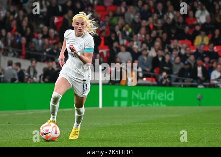 Wembley, London, Großbritannien. 8. Okt 2022. Wembley, London, Großbritannien. 8. Okt 2022. Chloe Kelly aus England über den Angriff während des Freundschaftspakts der Women's International zwischen England und den USA, Wembley October (Karl W Newton/SPP) Quelle: SPP Sport Press Foto. /Alamy Live News Stockfoto