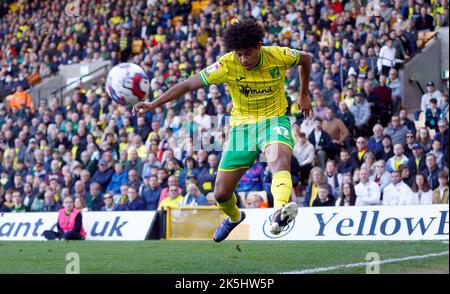 Norwich, Großbritannien. 08. Oktober 2022. Gabriel Sara von Norwich City in Aktion beim Sky Bet Championship-Spiel zwischen Norwich City und Preston North End in der Carrow Road am 8. 2022. Oktober in Norwich, England. (Foto von Mick Kearns/phcimages.com) Credit: PHC Images/Alamy Live News Stockfoto