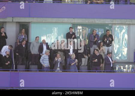 Fulham, London, Großbritannien. 8. Oktober 2022. Chelsea Football Club gewinnt 3-0 gegen Wölfe in ihrem Spiel der Premier League 2022/23 8. Hier gesehen: Todd Bohley der neue Besitzer des FC Chelsea beherbergt TV-Star James Corden Credit: Motofoto/Alamy Live News Stockfoto