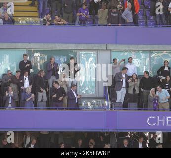 Fulham, London, Großbritannien. 8. Oktober 2022. Chelsea Football Club gewinnt 3-0 gegen Wölfe in ihrem Spiel der Premier League 2022/23 8. Hier gesehen: Todd Bohley der neue Besitzer des FC Chelsea beherbergt TV-Star James Corden Credit: Motofoto/Alamy Live News Stockfoto