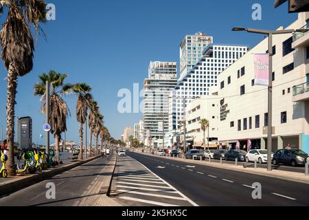 Tel Aviv Yafo, Israel - September 23,2022: Blick auf die Retsif Herbert Samuel Straße in der Nähe des Meeres Stockfoto