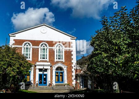 Dorking Surrey Hills UK, Oktober 08 2022, United Reform Church Building Exterior With No People Stockfoto