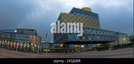 Bibliothek von Birmingham, Centenary Sq, Broad St, Birmingham, West Midlands, England, Großbritannien, B1 2EA, in der Abenddämmerung Stockfoto