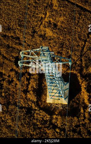 Frankreich, Essonne (91), Etampes, Luftaufnahme von 90.000-Volt-Hochspannungsleitungen des RTE Electricity Transport Network Stockfoto