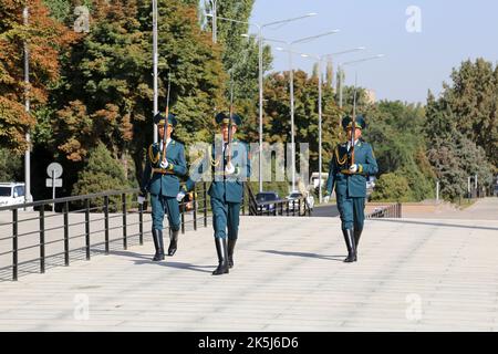 Wachablösung, Ala-zu-Platz, Bishkek, Bishkek City Region, Kirgisistan, Zentralasien Stockfoto