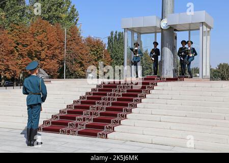 Wachablösung, Ala-zu-Platz, Bishkek, Bishkek City Region, Kirgisistan, Zentralasien Stockfoto