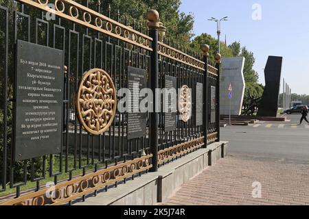 Opfer für das Denkmal der Freiheit des Volkes, Chui Avenue, Bishkek, Bishkek City Region, Kirgisistan, Zentralasien Stockfoto