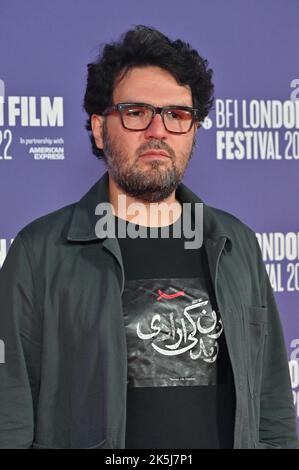 London, Großbritannien. 8. Okt 2022. Regisseur Ali Abbasi und der Schauspieler ZAR Amir Ebrahimi kommen bei der britischen Premiere zur Heiligen Spinne, ebenfalls ein Protest gegen den Tod von Mahsa Amini beim BFI London Film Festival 2022 am 8.. Oktober 2022 in der South Bank, Royal Festival Hall, London, Großbritannien. Quelle: Siehe Li/Picture Capital/Alamy Live News Stockfoto