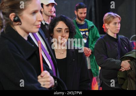 London, Großbritannien. 8. Okt 2022. Regisseur Ali Abbasi und der Schauspieler ZAR Amir Ebrahimi kommen bei der britischen Premiere zur Heiligen Spinne, ebenfalls ein Protest gegen den Tod von Mahsa Amini beim BFI London Film Festival 2022 am 8.. Oktober 2022 in der South Bank, Royal Festival Hall, London, Großbritannien. Quelle: Siehe Li/Picture Capital/Alamy Live News Stockfoto