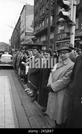 Am 17 fand der Ostermarsch 1. gegen Atomwaffen auf deutschem Boden statt. 4. 1960, hier in Hannover nach Bergen-Hohne und von Hamburg. Nur etwa 300 Stockfoto