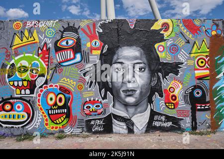 Deutschland, Berlin, 06. 06. 2020, Mauerpark, Graffiti Jean-Michel Basquiat, US-Künstler, Maler und Zeichner, Graffiti-Künstler, von EME Freethinker Stockfoto