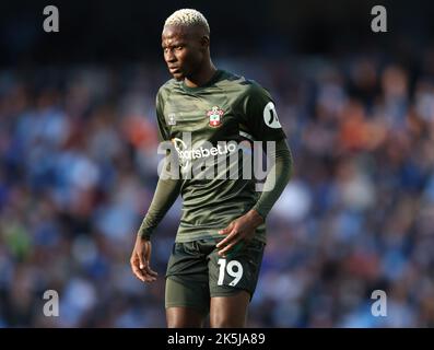 Manchester, England, 8.. Oktober 2022. Moussa Djenepo aus Southampton während des Spiels der Premier League im Etihad Stadium in Manchester. Bildnachweis sollte lauten: Darren Staples / Sportimage Stockfoto