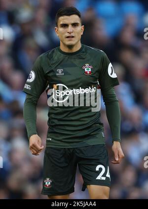 Manchester, England, 8.. Oktober 2022. Mohammed Elyounoussi aus Southampton während des Spiels der Premier League im Etihad Stadium in Manchester. Bildnachweis sollte lauten: Darren Staples / Sportimage Stockfoto