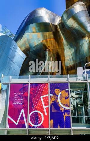 Das Museum of Pop Culture, MoPOP, zeigt Star Trek Banner in seinen Eingangsfenstern in Seattle, Washington. Stockfoto