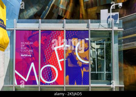 Das Museum of Pop Culture, MoPOP, zeigt Star Trek Banner in seinen Eingangsfenstern in Seattle, Washington. Stockfoto
