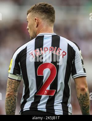 Newcastle, Großbritannien. 08. Oktober 2022. Die Rückseite von Kieran Trippier #2 des Trikots von Newcastle United während des Premier League-Spiels Newcastle United gegen Brentford im St. James's Park, Newcastle, Großbritannien, 8.. Oktober 2022 (Foto von Mark Cosgrove/News Images) in Newcastle, Großbritannien am 10/8/2022. (Foto von Mark Cosgrove/News Images/Sipa USA) Quelle: SIPA USA/Alamy Live News Stockfoto