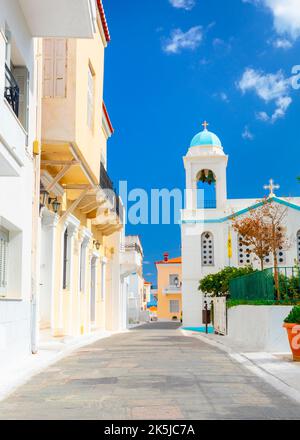 Blick auf die Stadt Chora auf der schönen Insel Andros in den Kykladen, Griechenland, Europa Stockfoto