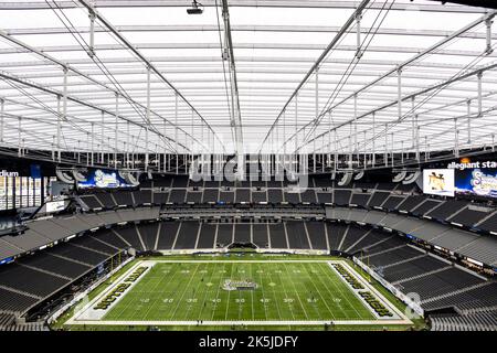 Las Vegas, Nevada, USA. 08. Oktober 2022. Eine allgemeine Gesamtansicht des Feldes vor dem NCAA-Fußballspiel zwischen den BYU Cougars und der Notre Dame Fighting Irish im Allegiant Stadium in Las Vegas, Nevada. John Mersits/CSM/Alamy Live News Stockfoto