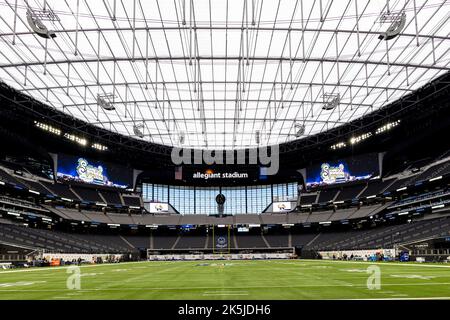 Las Vegas, Nevada, USA. 08. Oktober 2022. Eine allgemeine Gesamtansicht des Feldes vor dem NCAA-Fußballspiel zwischen den BYU Cougars und der Notre Dame Fighting Irish im Allegiant Stadium in Las Vegas, Nevada. John Mersits/CSM/Alamy Live News Stockfoto