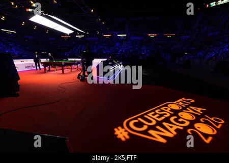 Hongkong, China. 08. Oktober 2022. John Higgins wurde während des Halbfinalmatches gegen Marco Fu am 3. Tag des Snooker-Turniers des Hong Kong Masters 2022 in Aktion gesehen. Endergebnis; Marco Fu 6:5 John Higgins. (Foto von Ben Lau/SOPA Images/Sipa USA) Quelle: SIPA USA/Alamy Live News Stockfoto