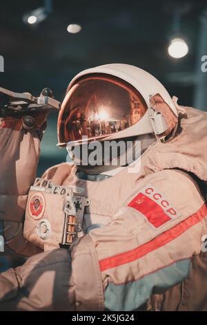 Kosmonauten-Raumanzug im sowjetischen Raumfahrtprogramm, ausgestellt im Museum für Kosmonauten, Moskau, Russland Stockfoto
