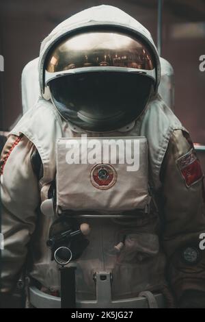 Kosmonauten-Raumanzug im sowjetischen Raumfahrtprogramm, ausgestellt im Museum für Kosmonauten, Moskau, Russland Stockfoto