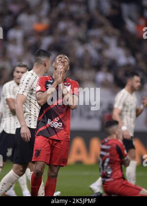 Sao Paulo, Brasilien. 08. Oktober 2022. SP - Sao Paulo - 10/08/2022 - BRASILIANER A 2022, CORINTHIANS X ATHLETICO-PR - lorejuela, Athletico-PR-Spieler bei einem Spiel gegen Corinthians im Arena Corinthians Stadion für die brasilianische Meisterschaft A 2022. Foto: Alan Morici/AGIF/Sipa USA Quelle: SIPA USA/Alamy Live News Stockfoto