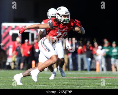 Cincinnati, Ohio, USA. 8. Oktober 2022. Cincinnati Bearcats LB Deshawn Tempo während eines NCAA Fußballspiels zwischen den Cincinnati Bearcats und den Indiana Hoosiers im Nippert Stadium in Cincinnati, Ohio. Kevin Schultz/CSM/Alamy Live News Stockfoto