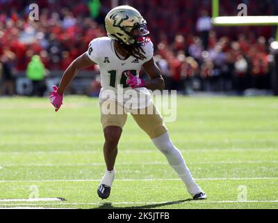 Cincinnati, Ohio, USA. 8. Oktober 2022. South Florida Bulls WR Xavier Weaver während eines NCAA-Fußballspiels zwischen den Cincinnati Bearcats und den Indiana Hoosiers im Nippert Stadium in Cincinnati, Ohio. Kevin Schultz/CSM/Alamy Live News Stockfoto