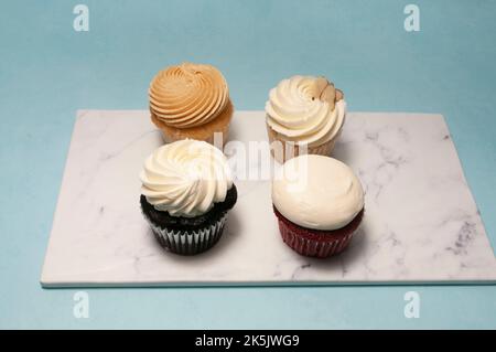 Sortiment Serie von köstlichen und reichen Gourmet-Cupcakes Stockfoto