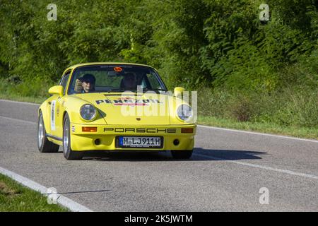 17. Ausgabe der kulturellen touristischen Veranstaltung für Oldtimer in den historischen Hügeln von Conegliano Valdobbiadene, ein UNESCO-Weltkulturerbe. (Foto von Mimmo Lamacchia/Pacific Press) Stockfoto