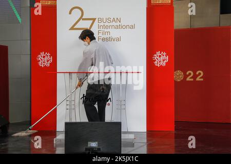 Oct 5, 2022-Busan, Südkorea-Freiwilliger beim internationalen Filmfestival Busan 27. auf dem Kinoplatz in Busan, Südkorea. Stockfoto