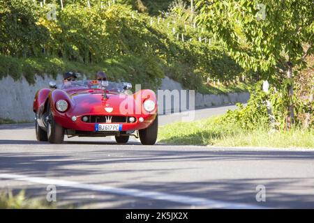 17. Ausgabe der kulturellen touristischen Veranstaltung für Oldtimer in den historischen Hügeln von Conegliano Valdobbiadene, ein UNESCO-Weltkulturerbe. (Foto von Mimmo Lamacchia/Pacific Press) Stockfoto