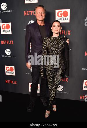 Los Angeles, USA. 08. Oktober 2022. Jon Congdon und Becca Congdon gehen am 8. Oktober 2022 auf dem roten Teppich bei der GO Campaign's 16. Annual GO Gala im City Market Social House in Los Angeles, CA. (Foto von Scott Kirkland/Sipa USA) Quelle: SIPA USA/Alamy Live News Stockfoto