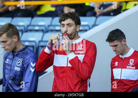 Matt Crooks #25 von Middlesbrough während des Sky Bet Championship-Spiels Millwall gegen Middlesbrough in Den, London, Großbritannien. 8. Oktober 2022. (Foto von Arron Gent/News Images) in London, Großbritannien am 10/8/2022. (Foto von Arron Gent/News Images/Sipa USA) Quelle: SIPA USA/Alamy Live News Stockfoto