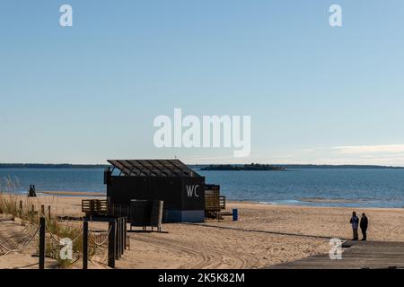 Yyteri, Pori, Finnland. 5. September 2022. Öffentliches Toilettengebäude am Yyteri Beach in Pori, Finnland Stockfoto