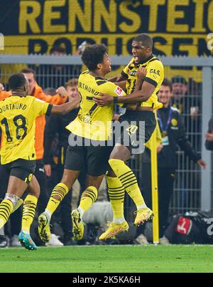 Anthony Modeste Nr. 20 BVB feiert sein Ziel, glücklich, lachen, feiern, 2-0, Mit Karim Adeyemi, BVB 27 im Spiel BORUSSIA DORTMUND - FC BAYERN MÜNCHEN 1.Deutsche Fußballliga am 8. Oktober 2022 in Dortmund, Deutschland. Saison 2022/2023, Spieltag 9, 1.Bundesliga, FCB, München, 9.Spieltag © Peter Schatz / Alamy Live News - die DFL-VORSCHRIFTEN VERBIETEN DIE VERWENDUNG VON FOTOGRAFIEN als BILDSEQUENZEN und/oder QUASI-VIDEO - Stockfoto