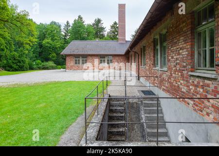 Dachau, Deutschland - 4. Juli 2011 : Gedenkstätte Konzentrationslager Dachau. Nazi-Konzentrationslager von 1933 bis 1945. Rückseite der Gaskammern und des Kremators Stockfoto