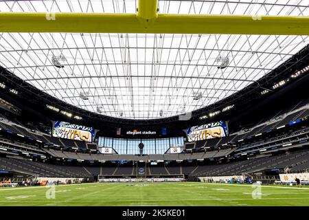 Las Vegas, Nevada, USA. 08. Oktober 2022. Eine allgemeine Gesamtansicht des Feldes vor dem NCAA-Fußballspiel zwischen den BYU Cougars und der Notre Dame Fighting Irish im Allegiant Stadium in Las Vegas, Nevada. John Mersits/CSM/Alamy Live News Stockfoto