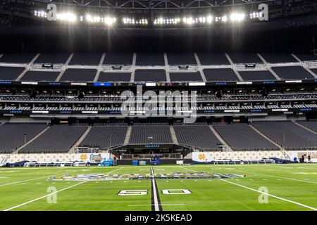 Las Vegas, Nevada, USA. 08. Oktober 2022. Eine allgemeine Gesamtansicht des Feldes vor dem NCAA-Fußballspiel zwischen den BYU Cougars und der Notre Dame Fighting Irish im Allegiant Stadium in Las Vegas, Nevada. John Mersits/CSM/Alamy Live News Stockfoto