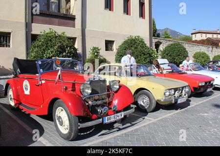 Italien. 7. Oktober 2022. 17. Ausgabe der kulturellen touristischen Veranstaltung für Oldtimer in den historischen Hügeln von Conegliano Valdobbiadene, ein UNESCO-Weltkulturerbe. (Bild: © Mimmo Lamacchia/Pacific Press via ZUMA Press Wire) Stockfoto