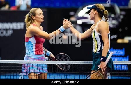 Tereza Martincova aus der Tschechischen Republik und Ekaterina Alexandrova aus Russland im Einsatz beim Viertelfinale des Tennisturniers AGEL Open WTA 500 2022 am 7. Oktober 2022 in Ostrava, Tschechische Republik - Foto: Rob Prange/DPPI/LiveMedia Stockfoto