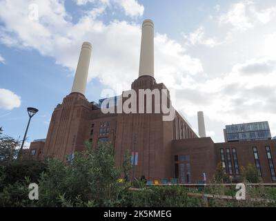 LONDON, Großbritannien - CIRCA OKTOBER 2022: Das Battersea Power Station wird am 14.. Oktober wiedereröffnet Stockfoto