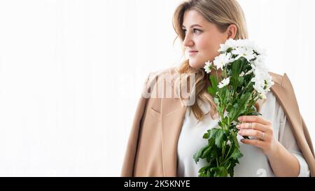 Online-Dating Frau Tag übergewichtige Dame Blumen Stockfoto