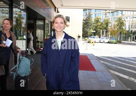 Svenja Jung bei der Ankunft zur 28. Verleihung der Goldenen Henne 2022
