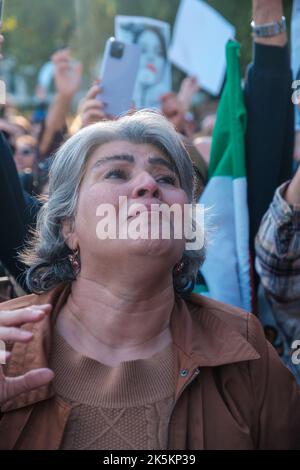 Die iranischen Proteste in ganz London dauern an, da die iranische Regierung weiterhin Frauen dazu zwingt, Hijabs zu tragen, anstatt sich dafür entscheiden zu müssen Stockfoto