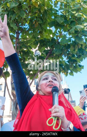 Die iranischen Proteste in ganz London dauern an, da die iranische Regierung weiterhin Frauen dazu zwingt, Hijabs zu tragen, anstatt sich dafür entscheiden zu müssen Stockfoto