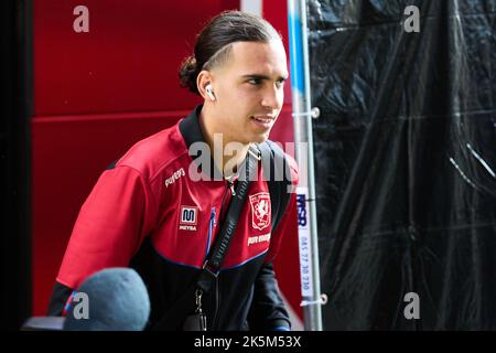 Rotterdam - Ramiz Larbi Zerrouki vom FC Twente während des Spiels zwischen Feyenoord und FC Twente im Stadion Feijenoord De Kuip am 9. Oktober 2022 in Rotterdam, Niederlande. (Box-to-Box-Bilder/Yannick Verhoeven) Stockfoto